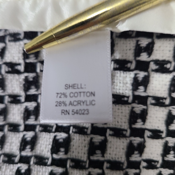 Banana Republic Women's Black and White Shorts NWT Size 8 - Picture 12 of 13